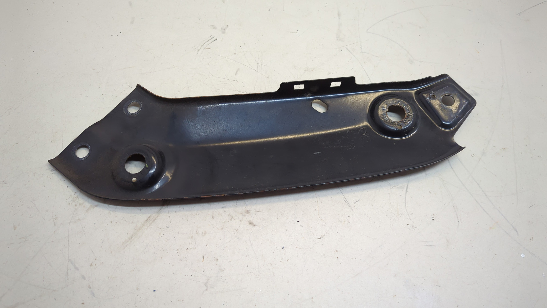 Кронштейн фар правый