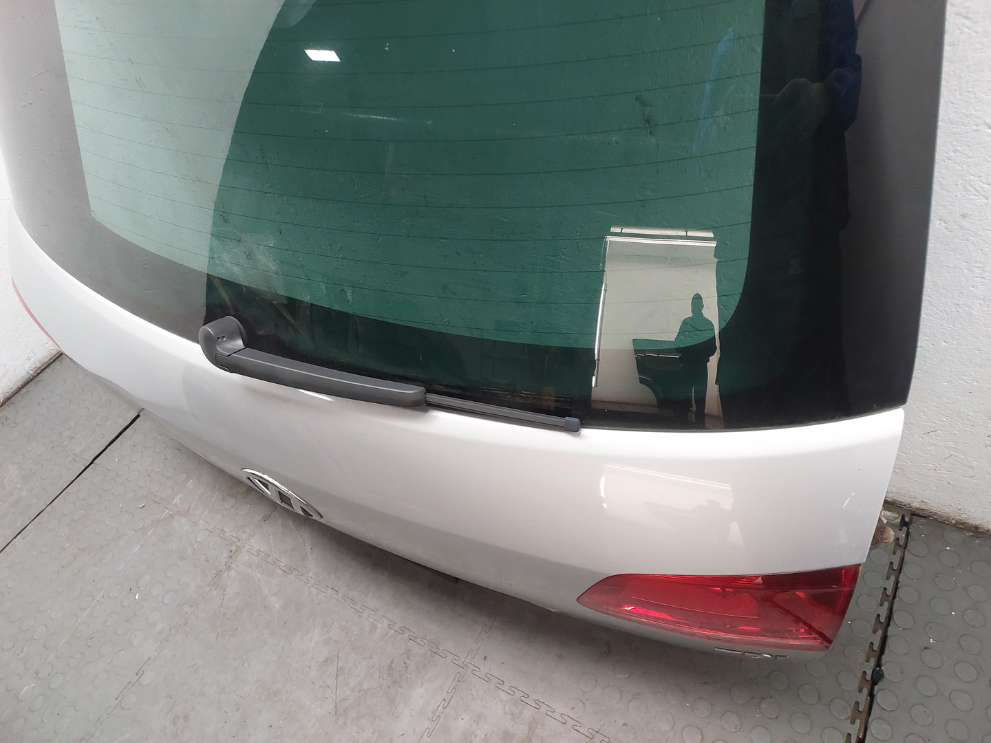 Дверь багажника