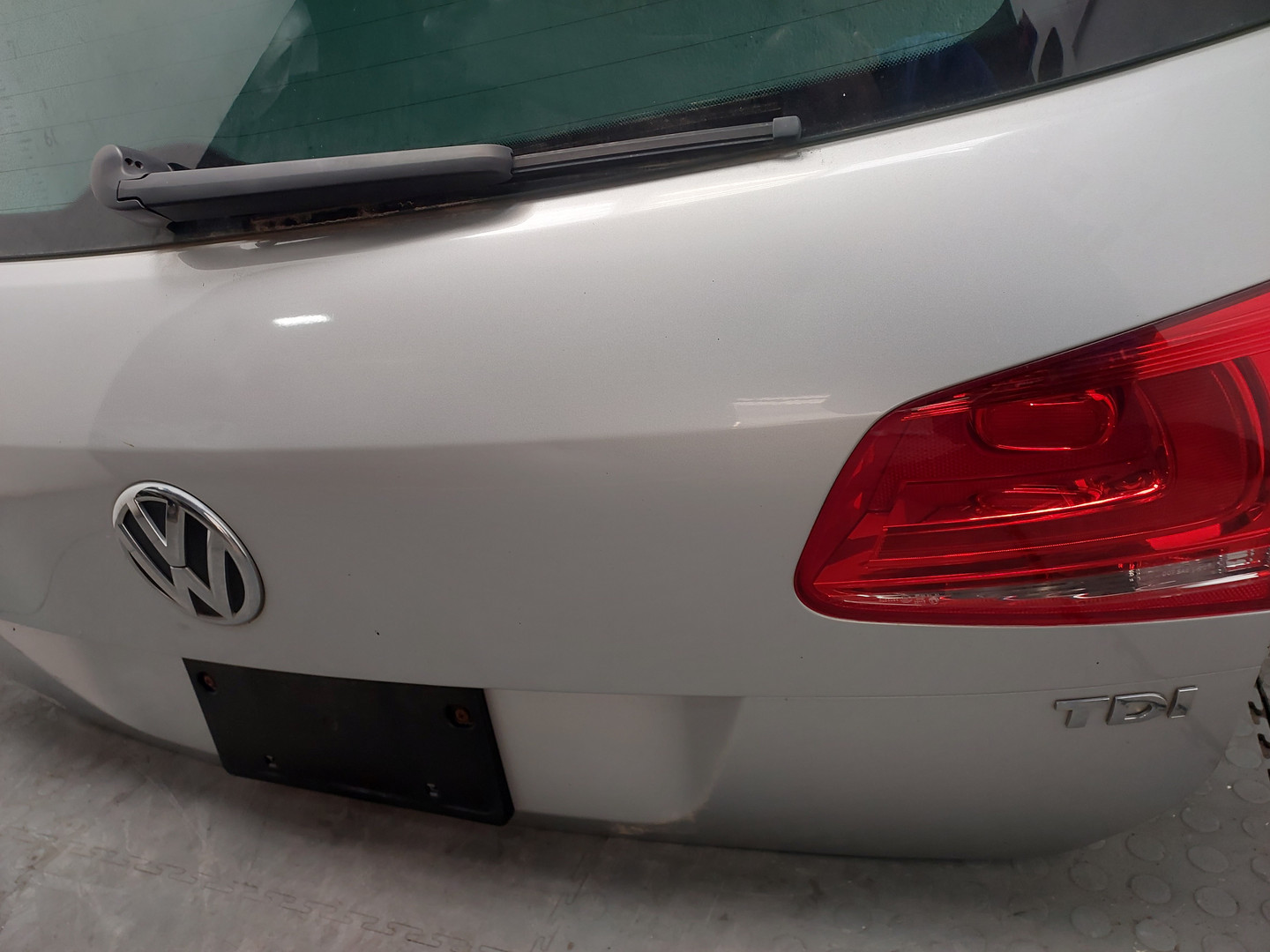 Дверь багажника