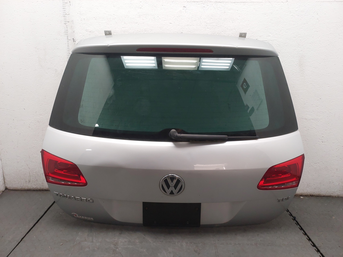 Дверь багажника