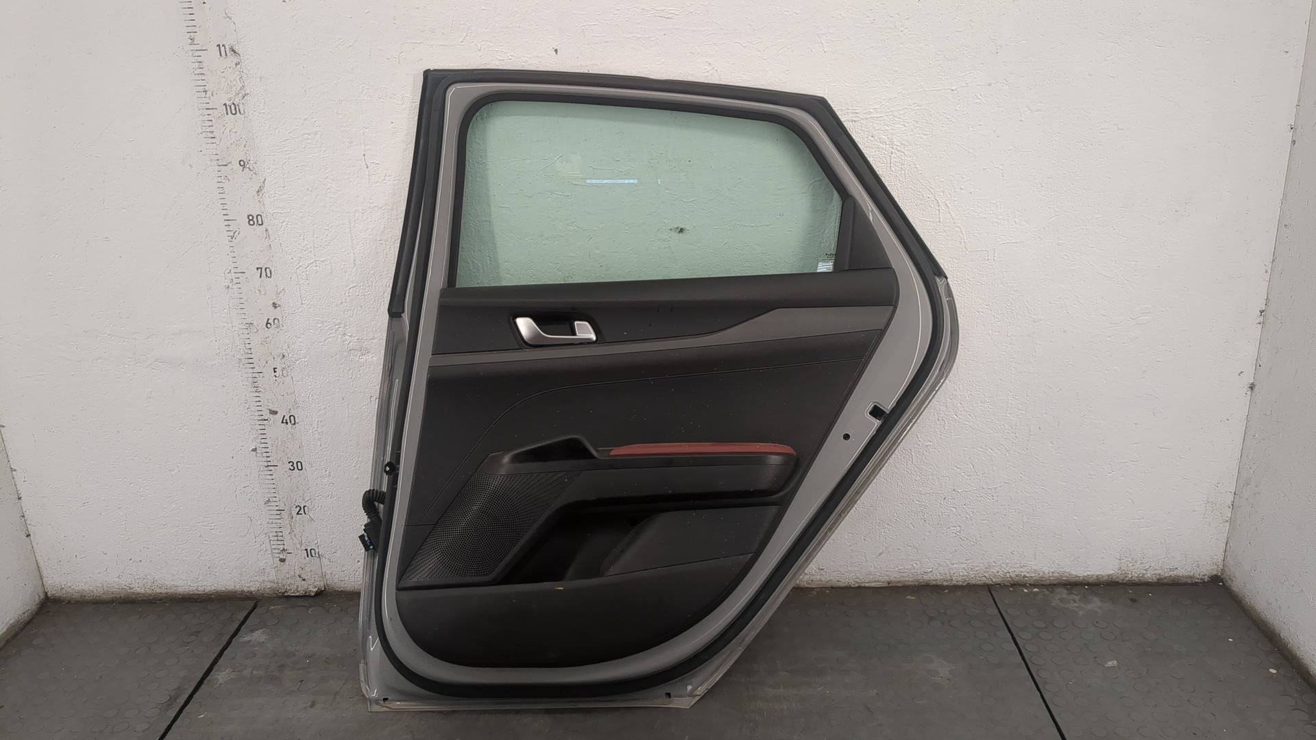 Дверь задняя правая