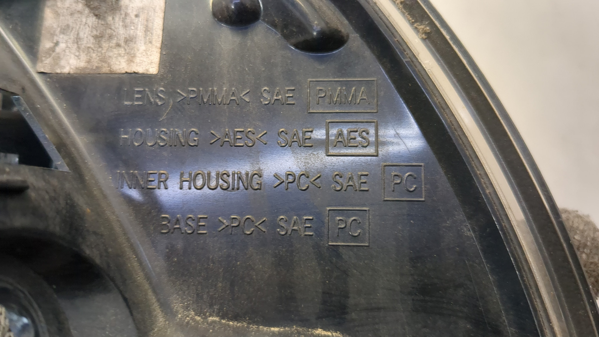 Фонарь задний правый