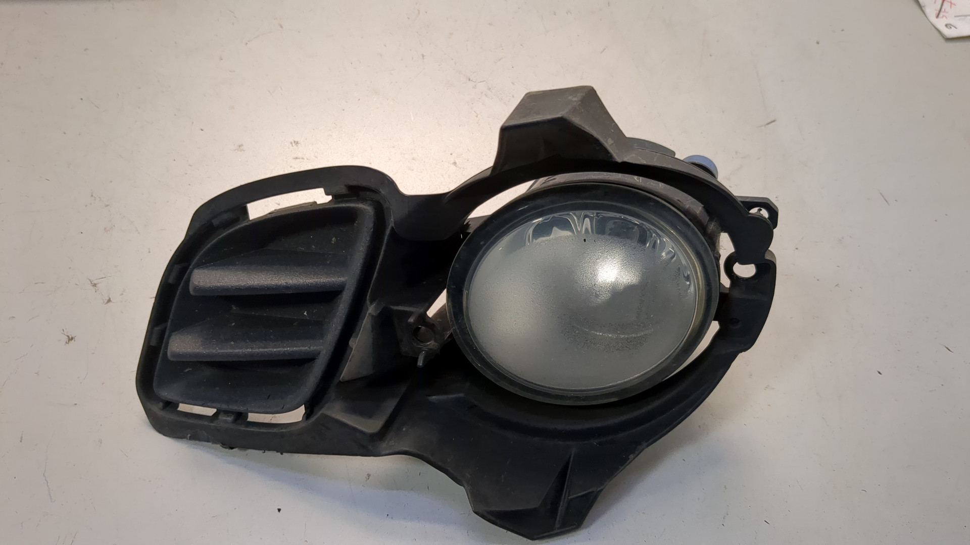 Фара противотуманная правая