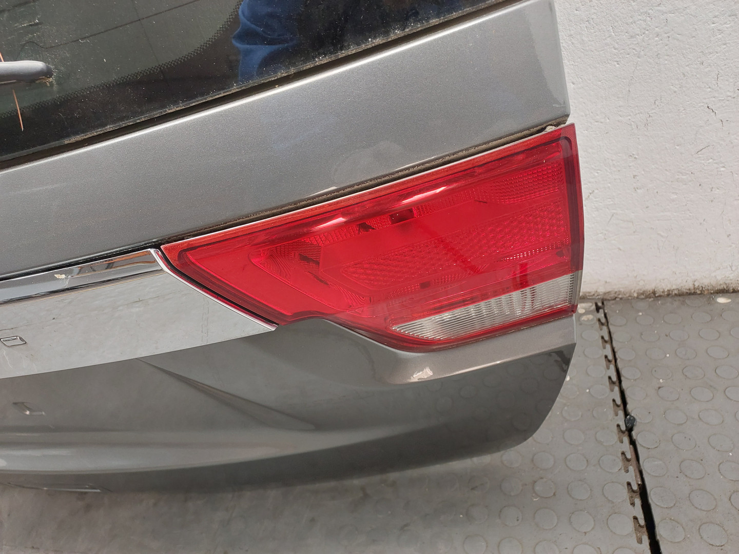 Дверь багажника