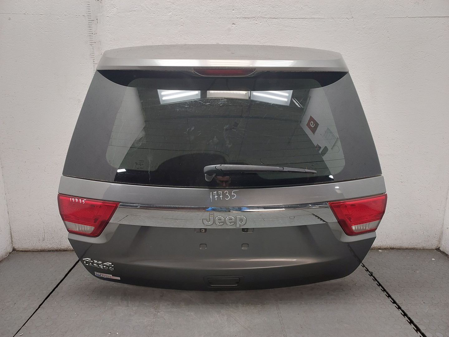 Дверь багажника