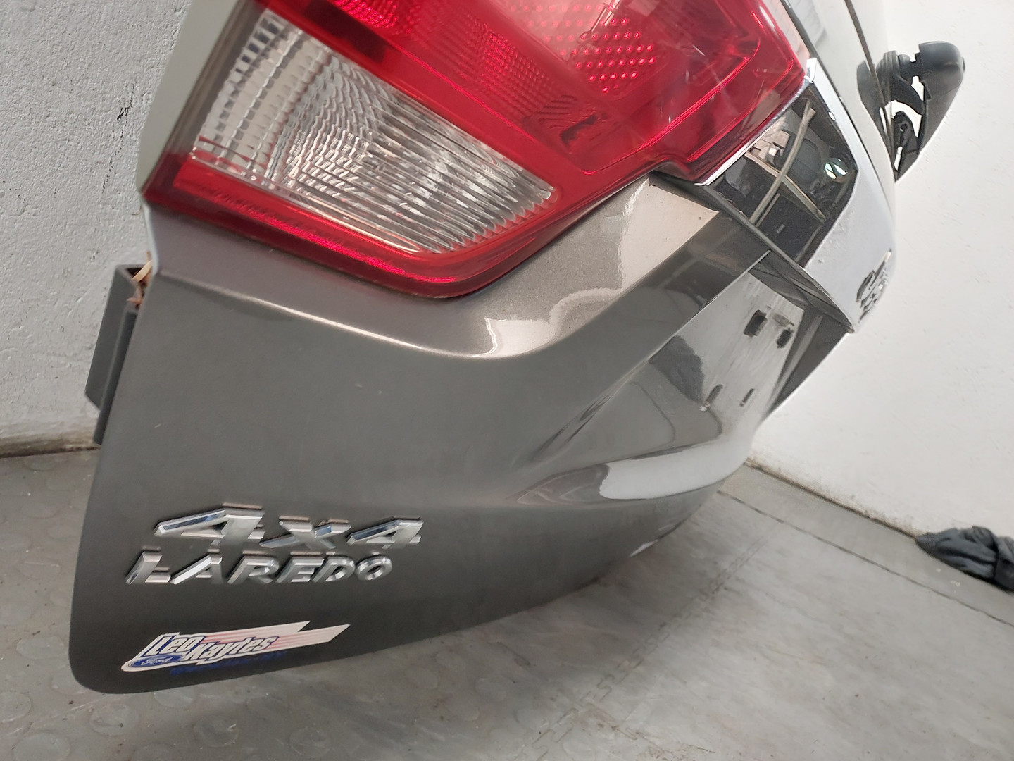 Дверь багажника