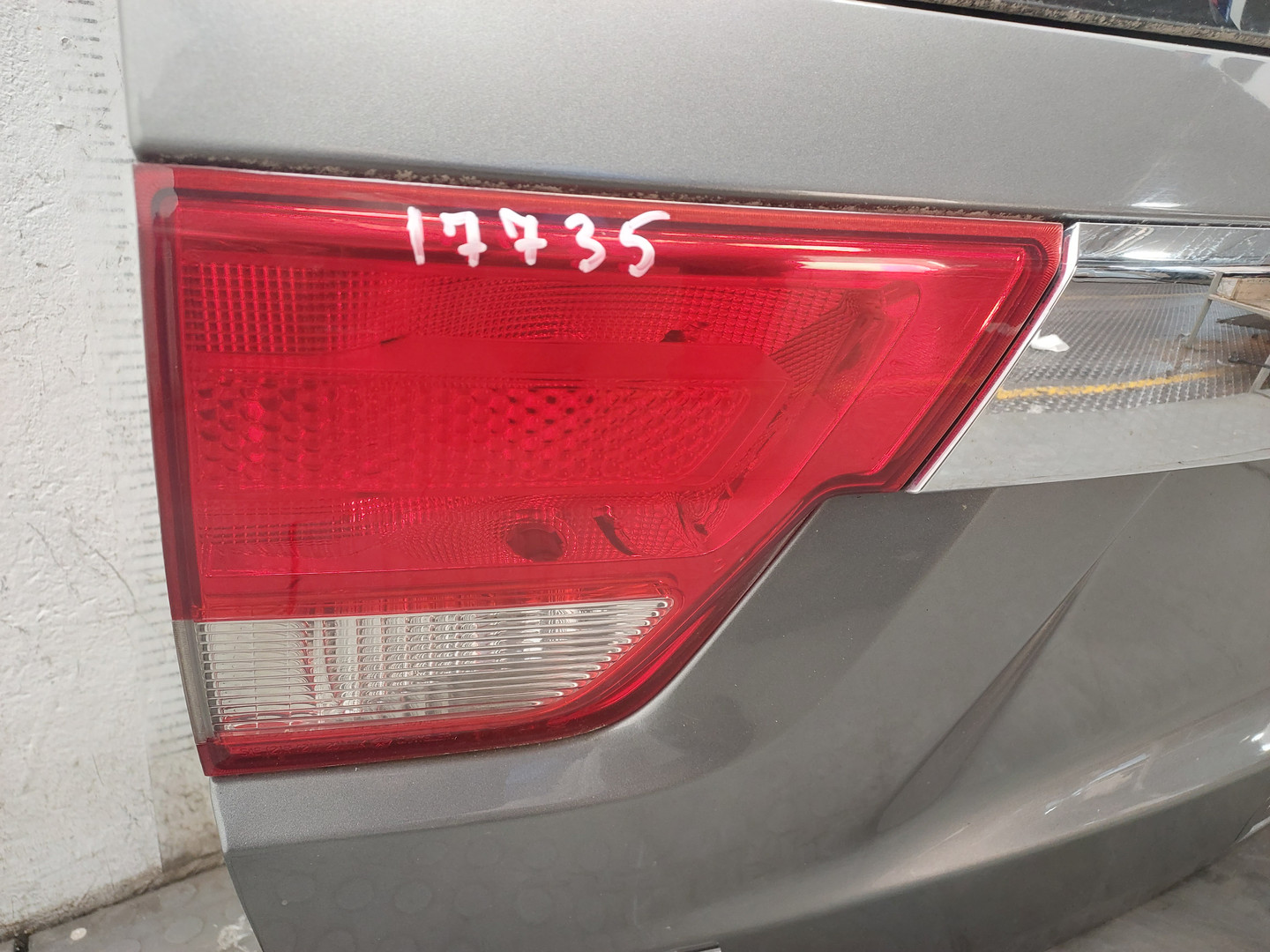 Дверь багажника