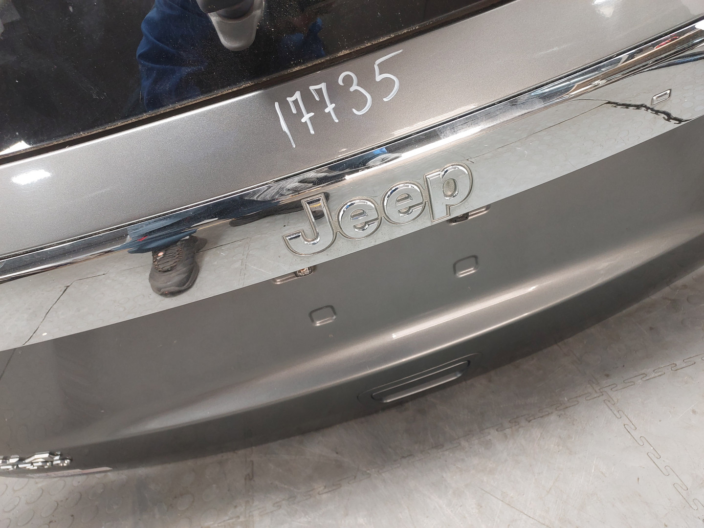 Дверь багажника