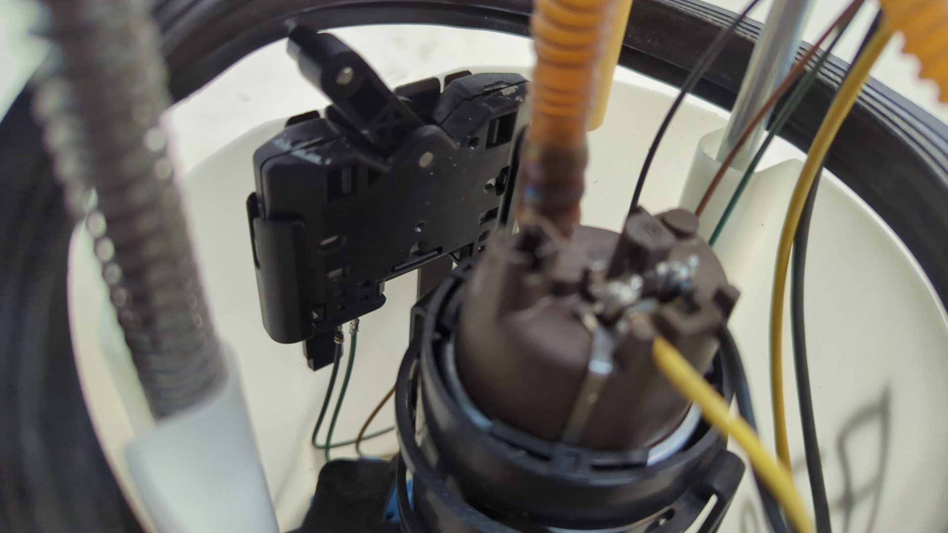 Насос топливный электрический