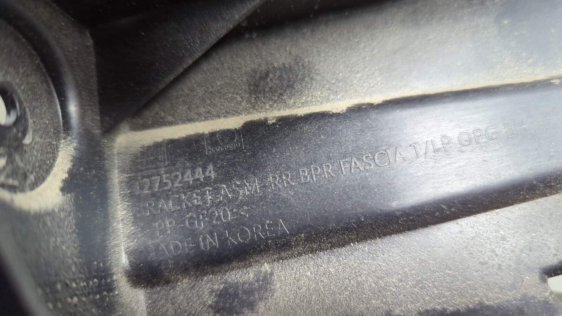 Кронштейн заднего бампера левый