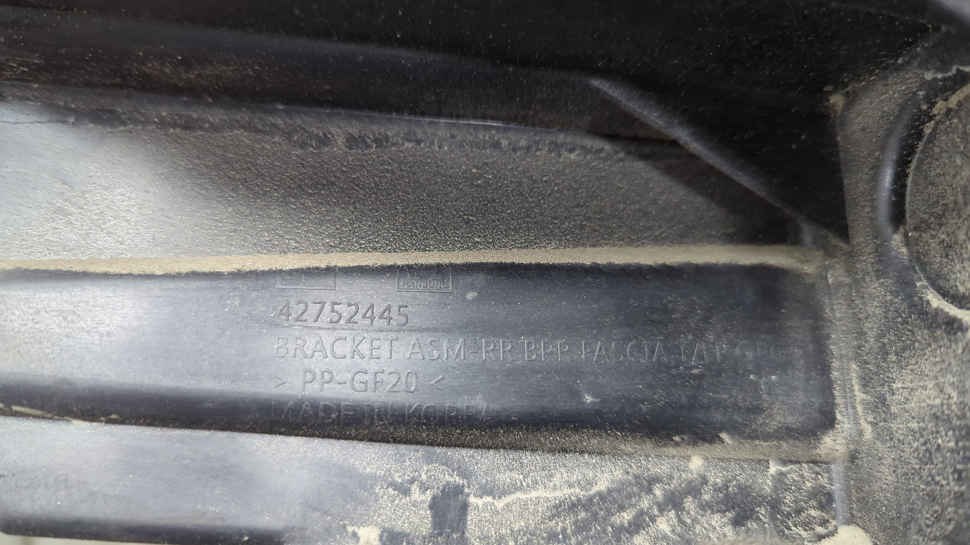 Кронштейн заднего бампера правый