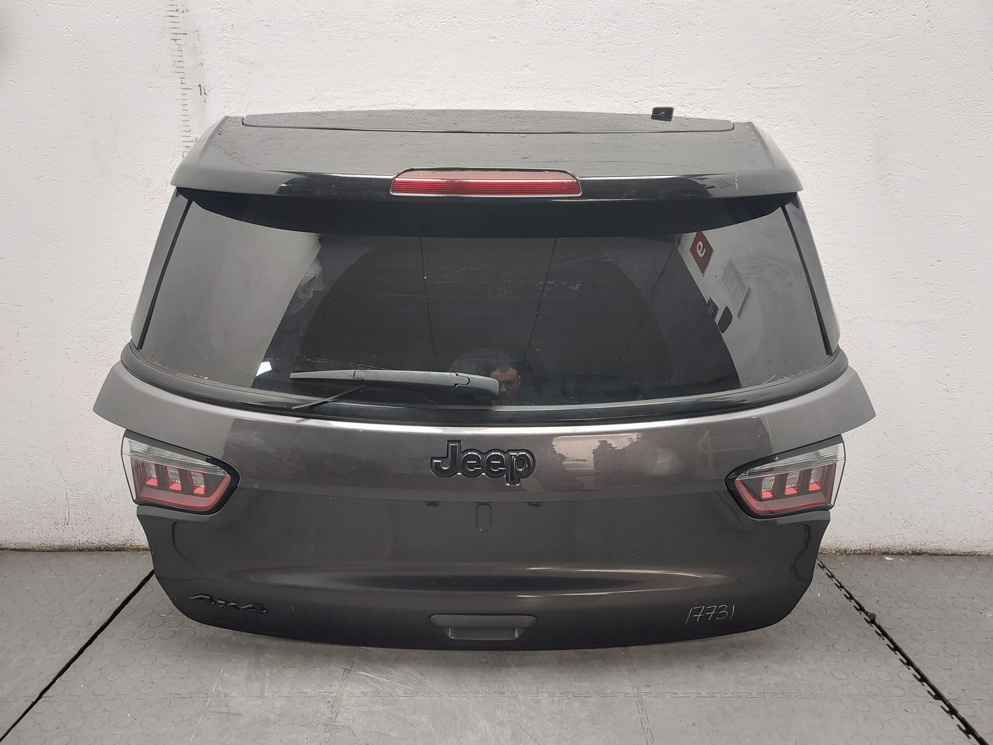 Дверь багажника