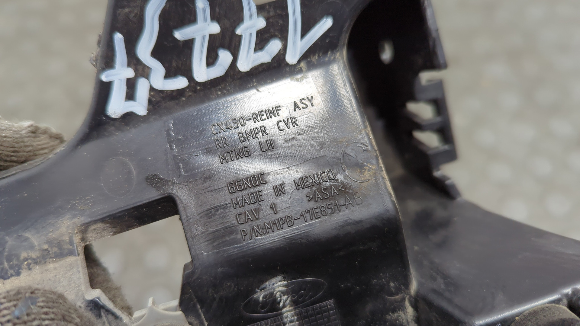 Кронштейн заднего бампера левый