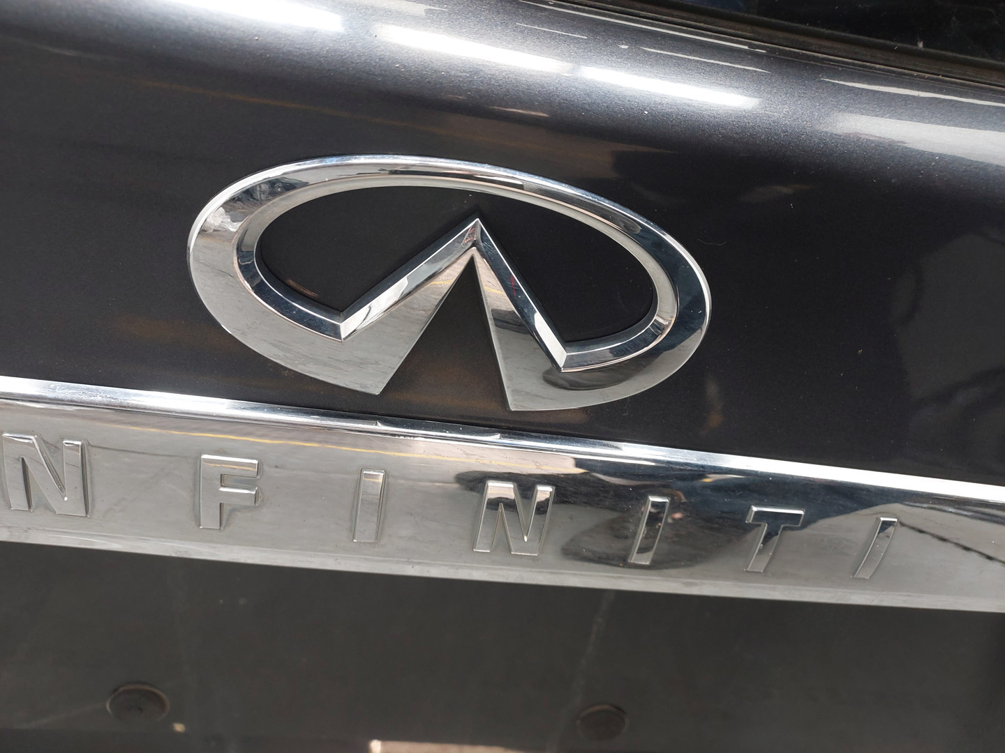 Дверь багажника