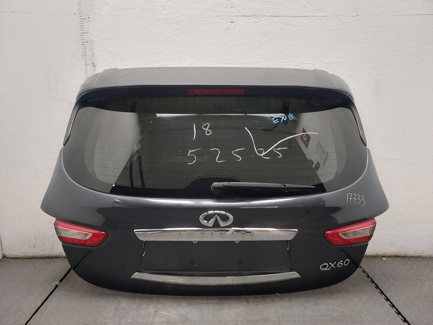 Дверь багажника