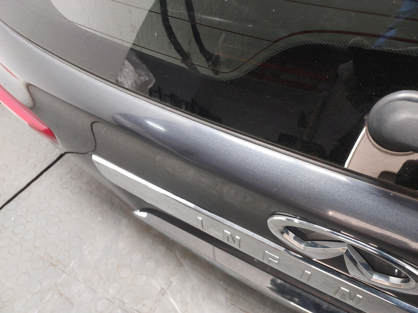 Дверь багажника