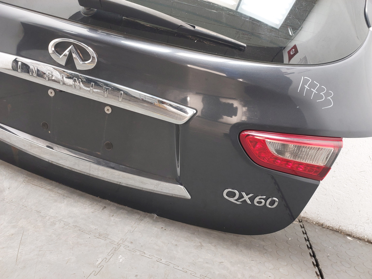 Дверь багажника