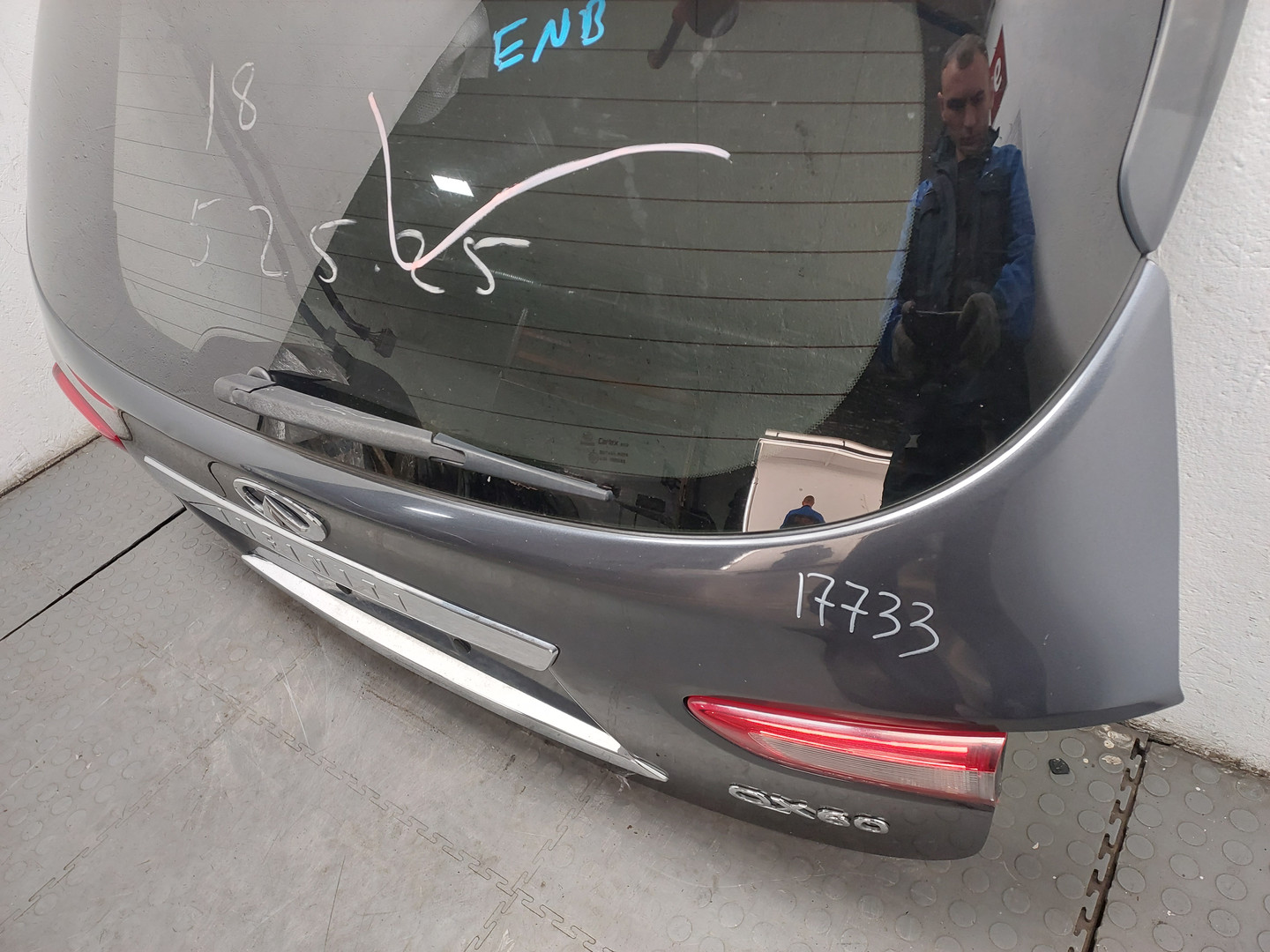 Дверь багажника