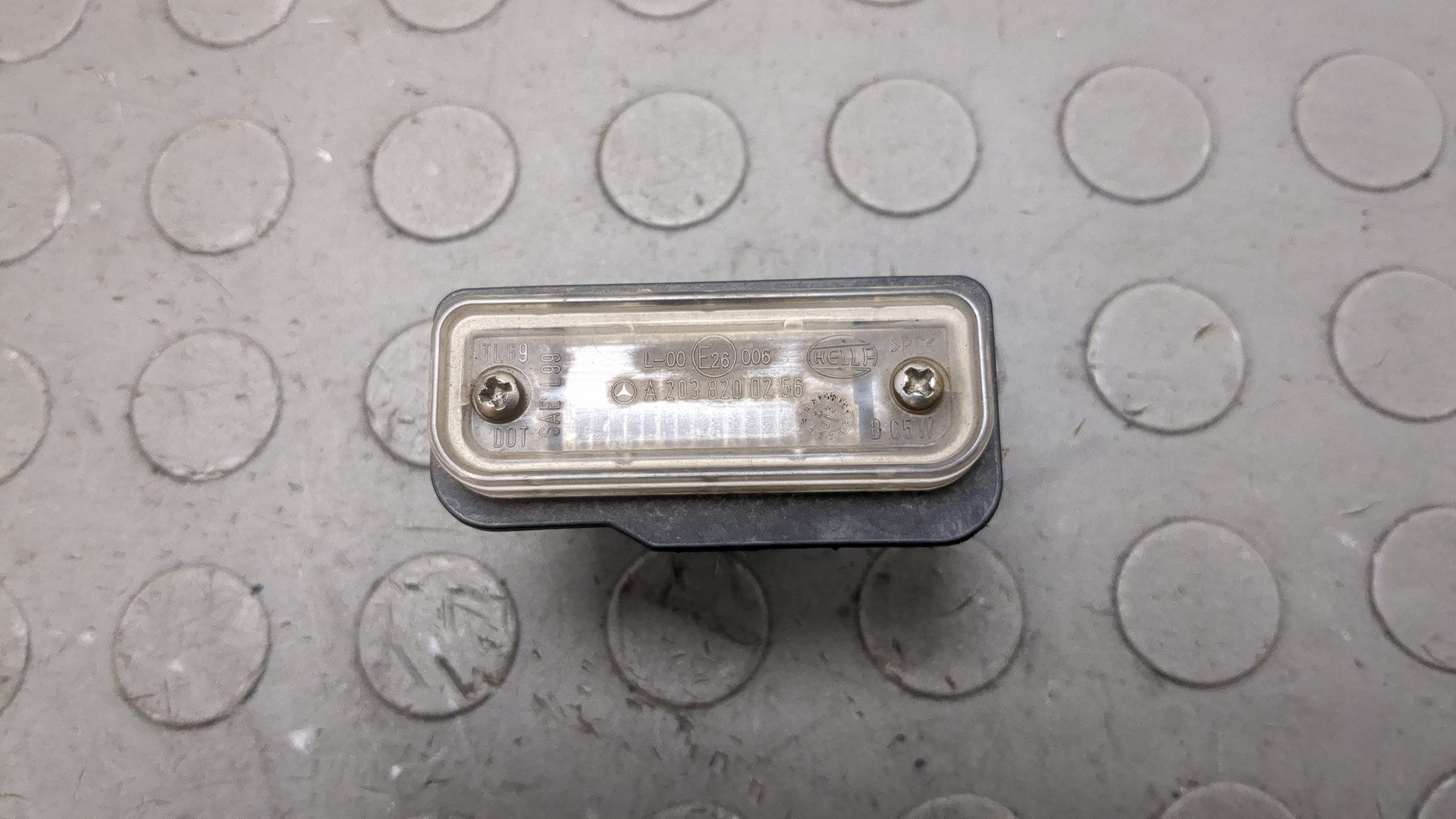 Фонарь подсветки номера