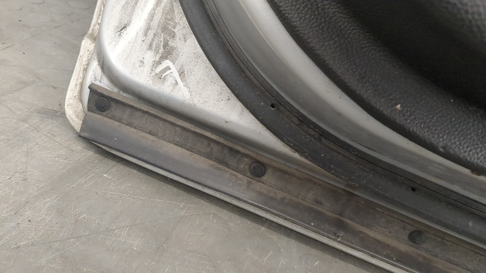 Дверь задняя левая