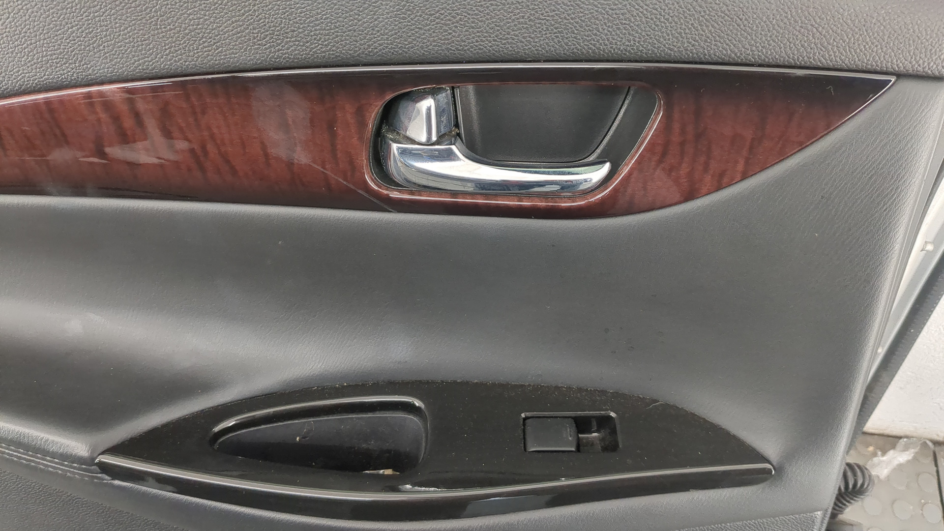 Дверь задняя левая