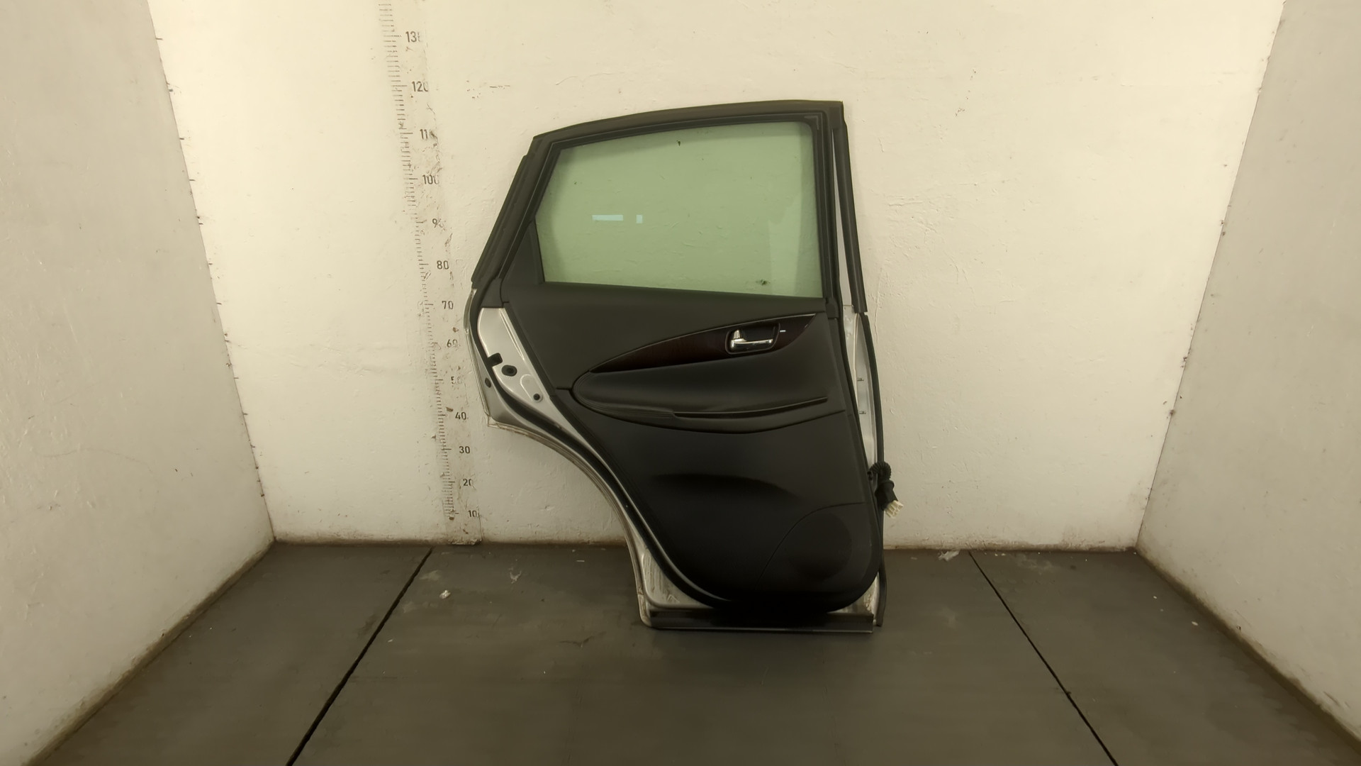 Дверь задняя левая