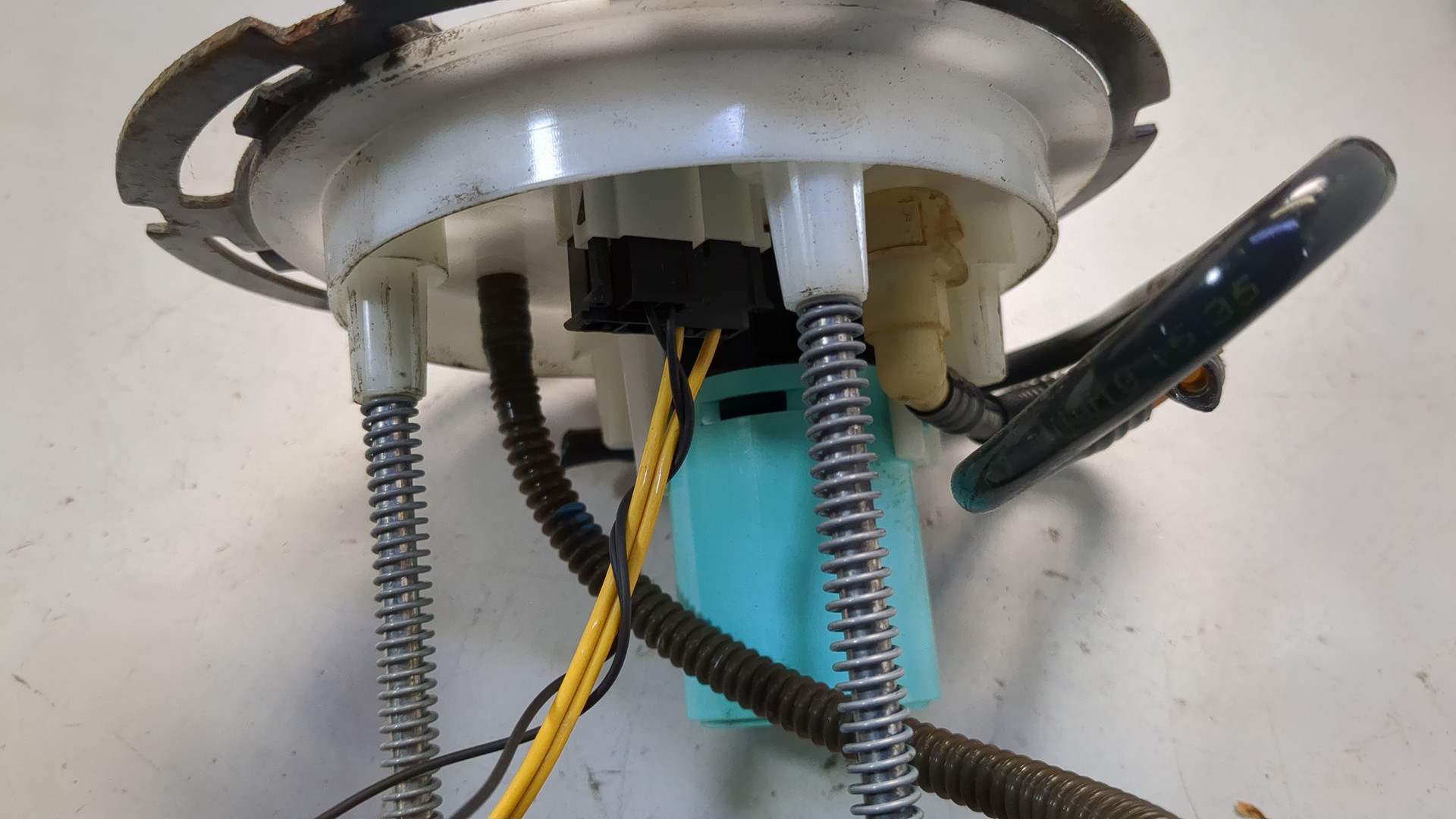 Насос топливный электрический