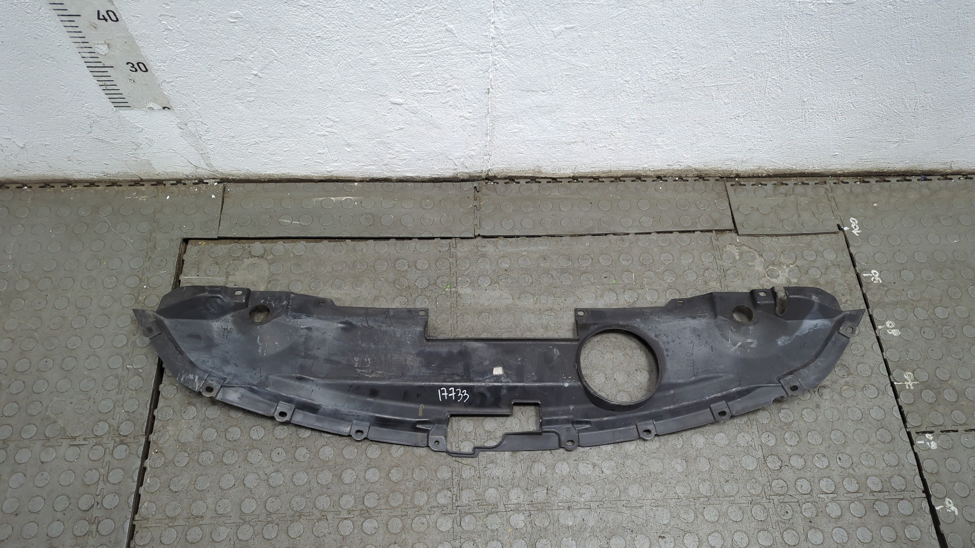 Кожух замка капота