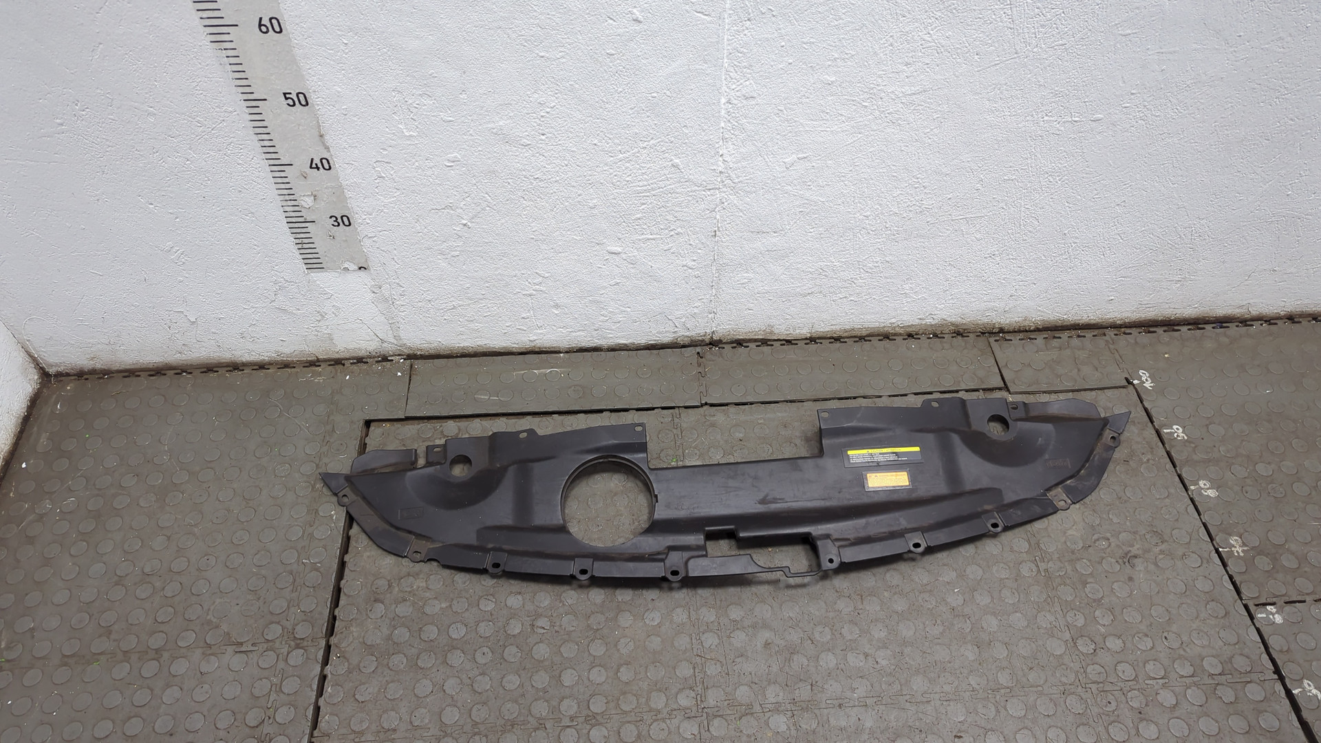 Кожух замка капота