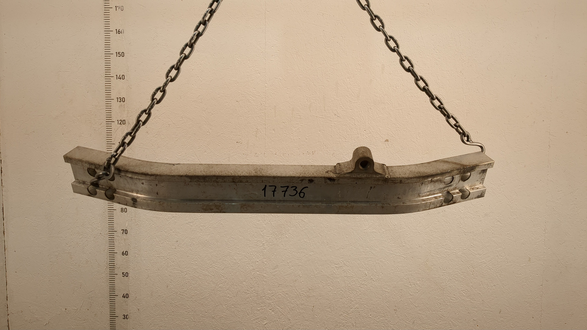 Усилитель переднего бампера