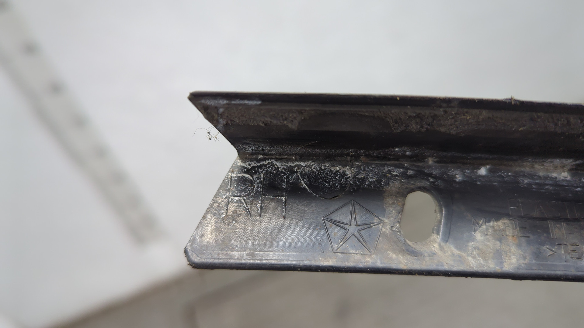 Молдинг заднего крыла правого