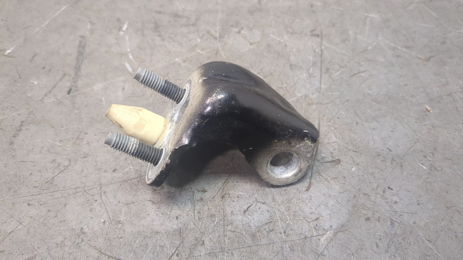 Петля двери