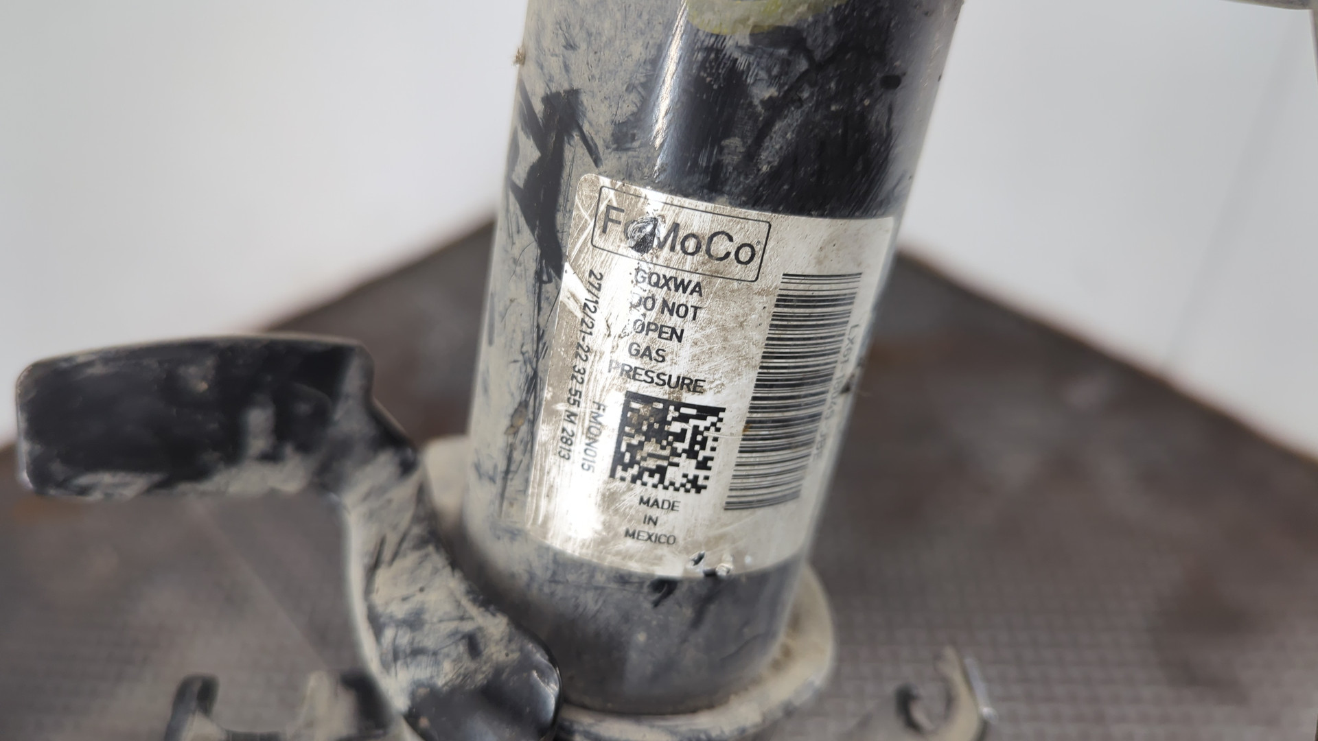 Амортизатор передний правый