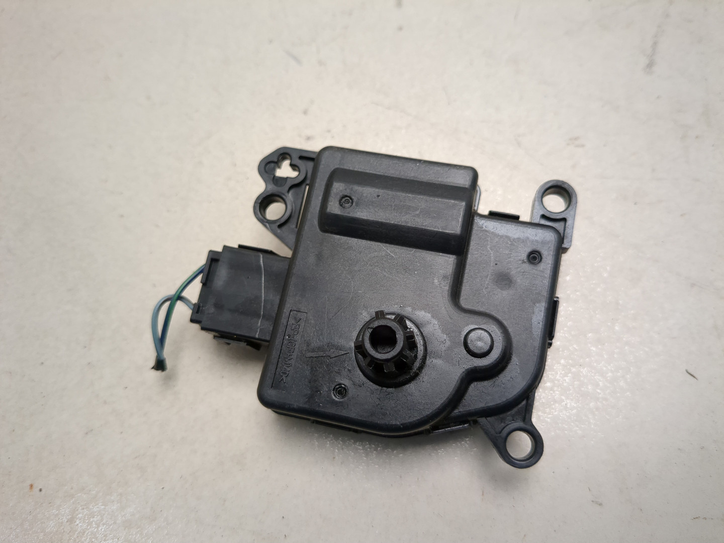 Моторчик заслонки печки