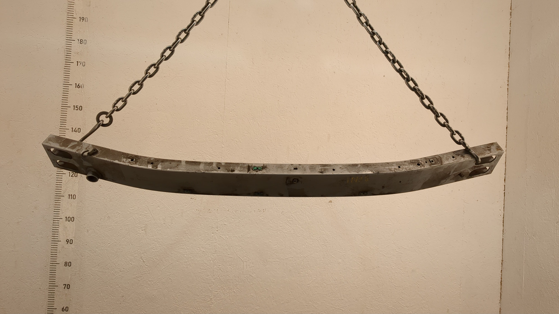 Усилитель переднего бампера