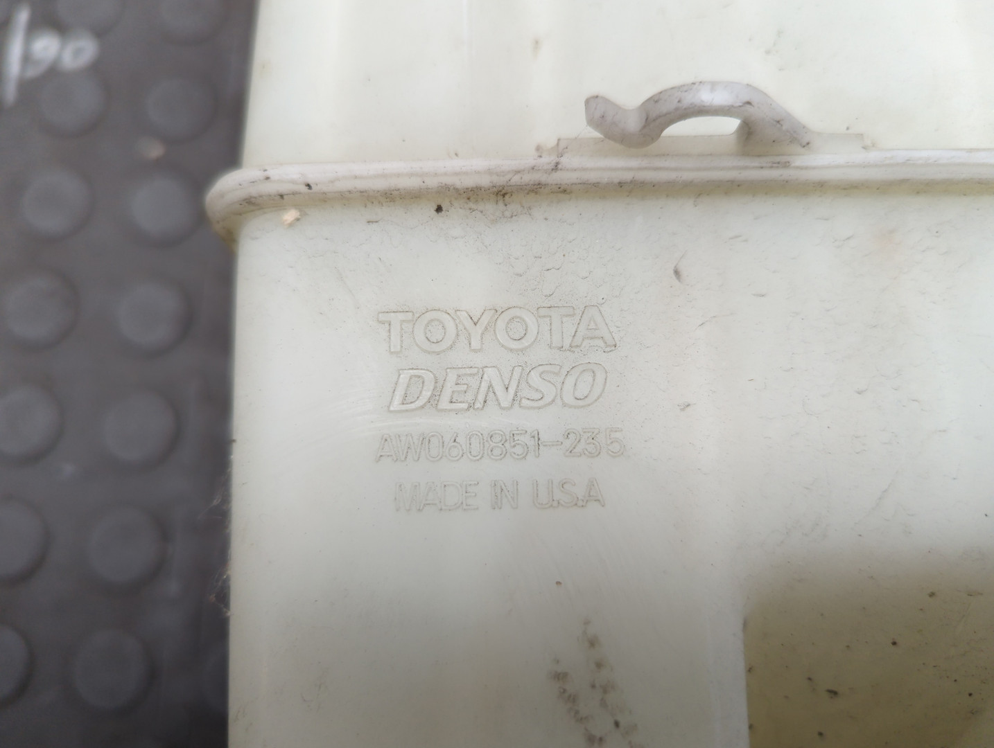 Бачок омывателя лобового стекла