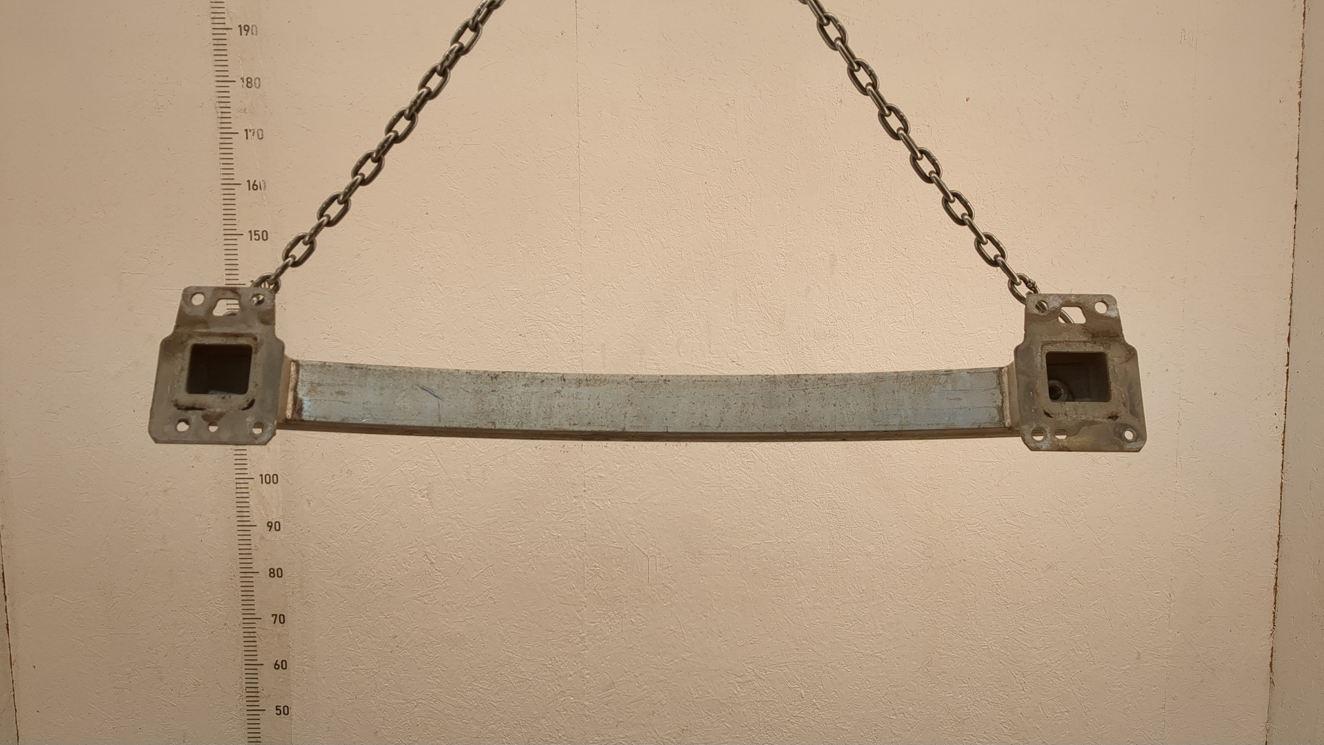 Усилитель переднего бампера