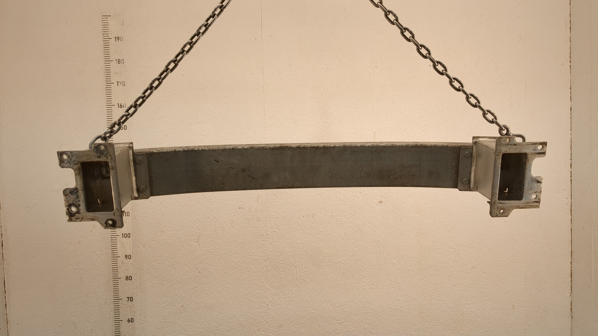 Усилитель переднего бампера