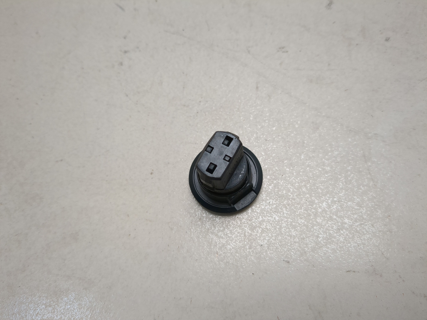 Кнопка запуска двигателя