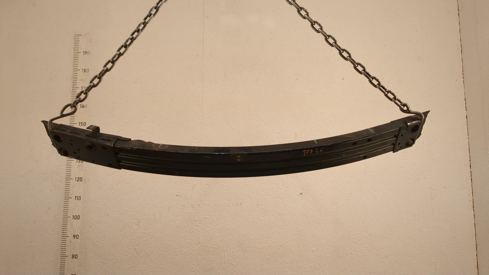 Усилитель переднего бампера