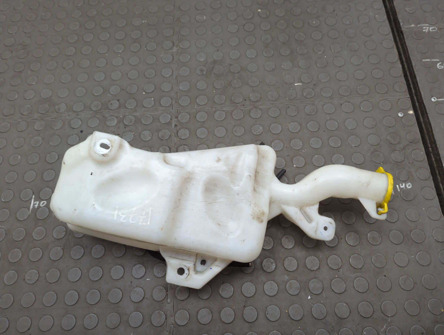 Бачок омывателя лобового стекла