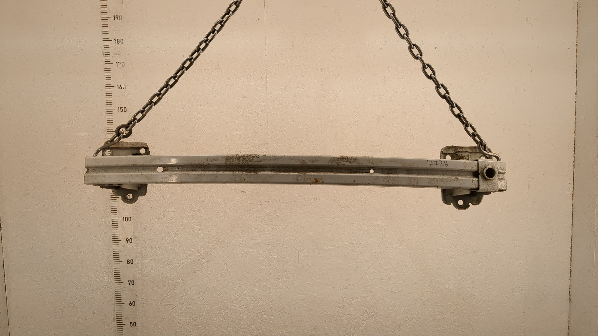 Усилитель заднего бампера