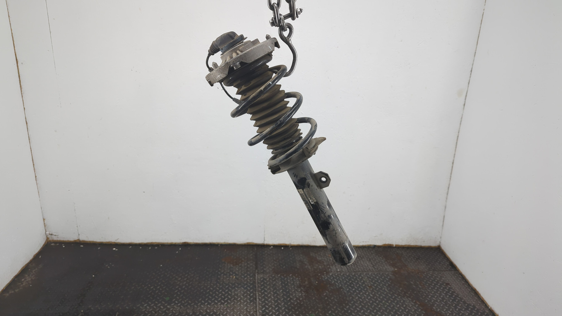 Амортизатор передний правый