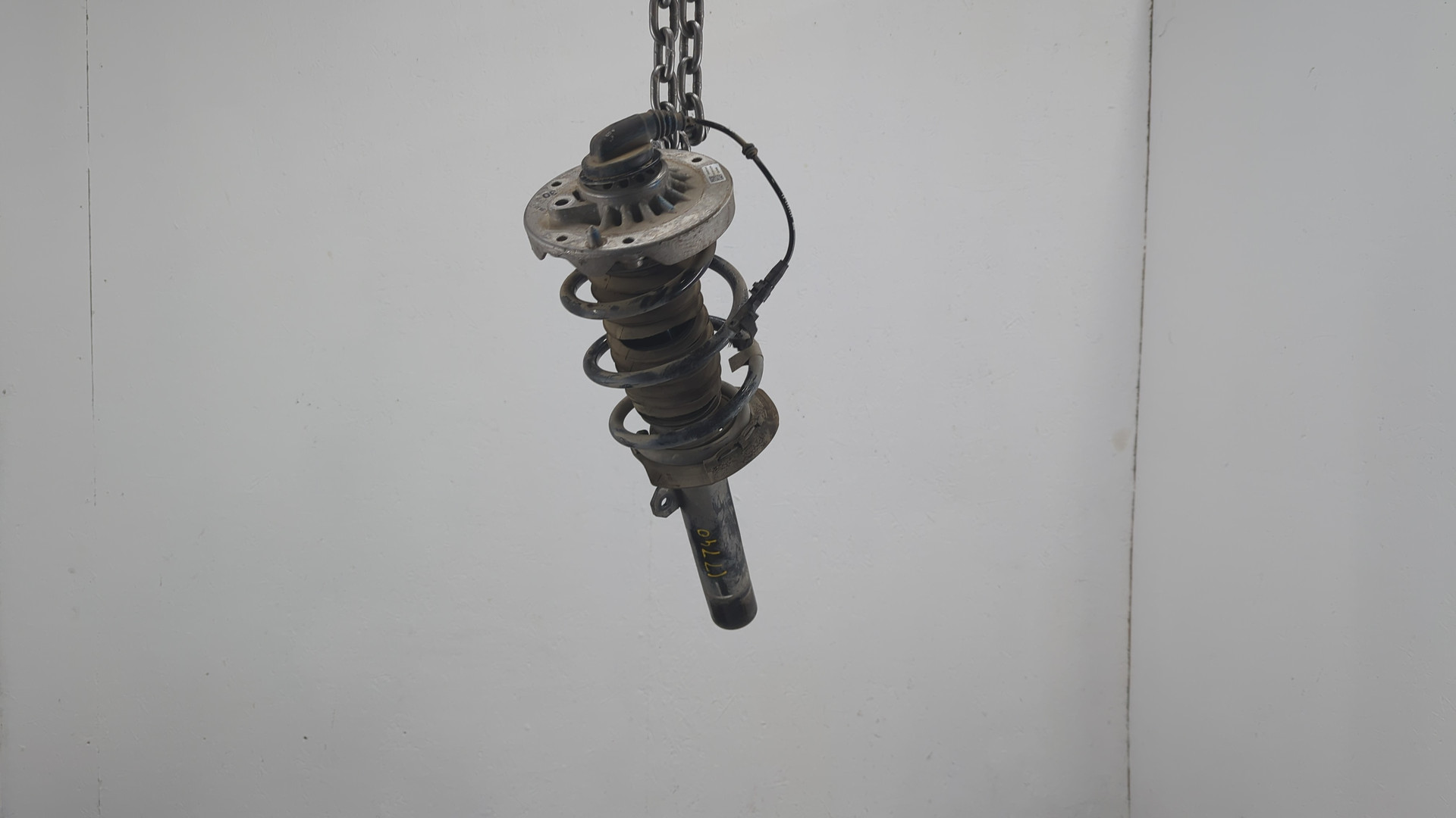 Амортизатор передний правый