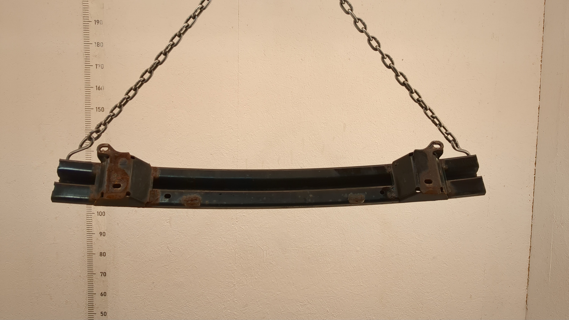 Усилитель переднего бампера