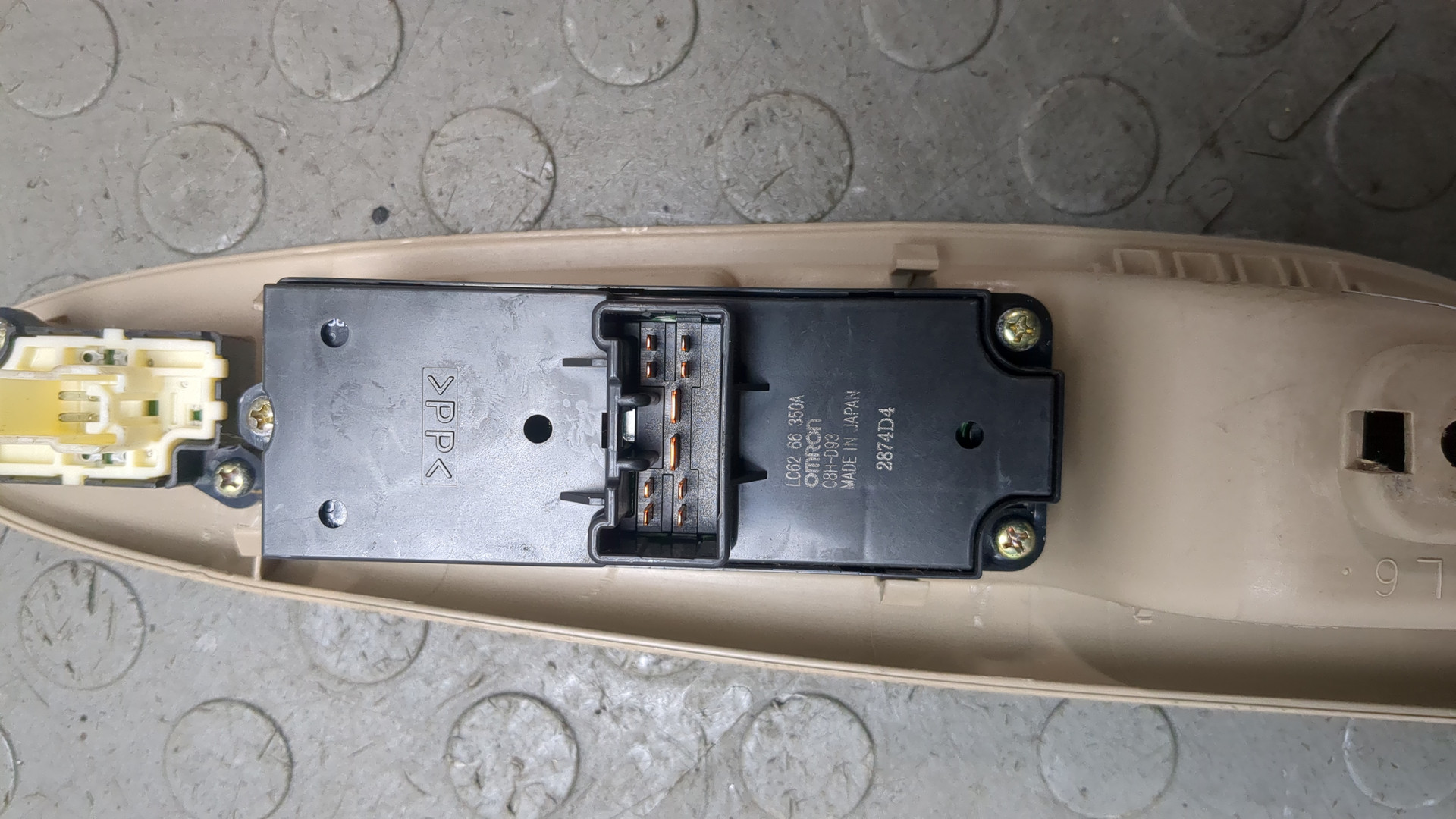 Кнопка стеклоподъемника