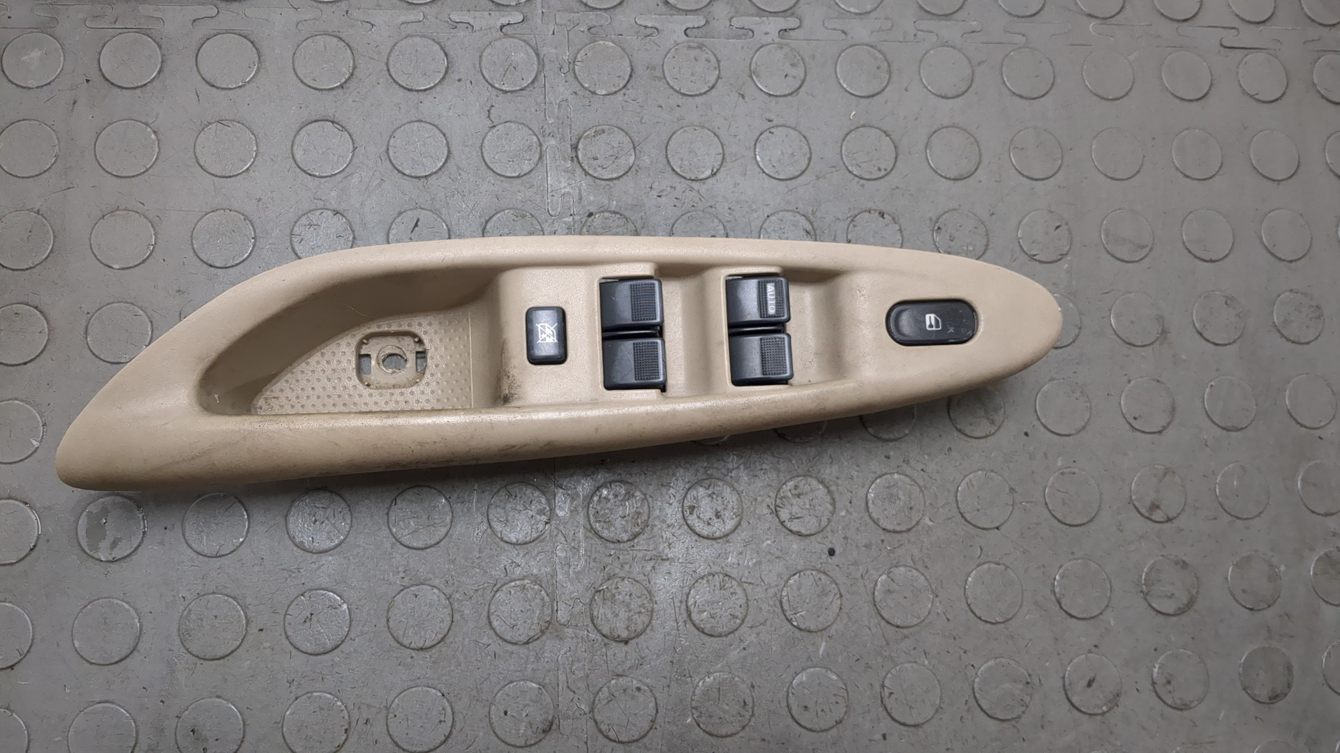 Кнопка стеклоподъемника