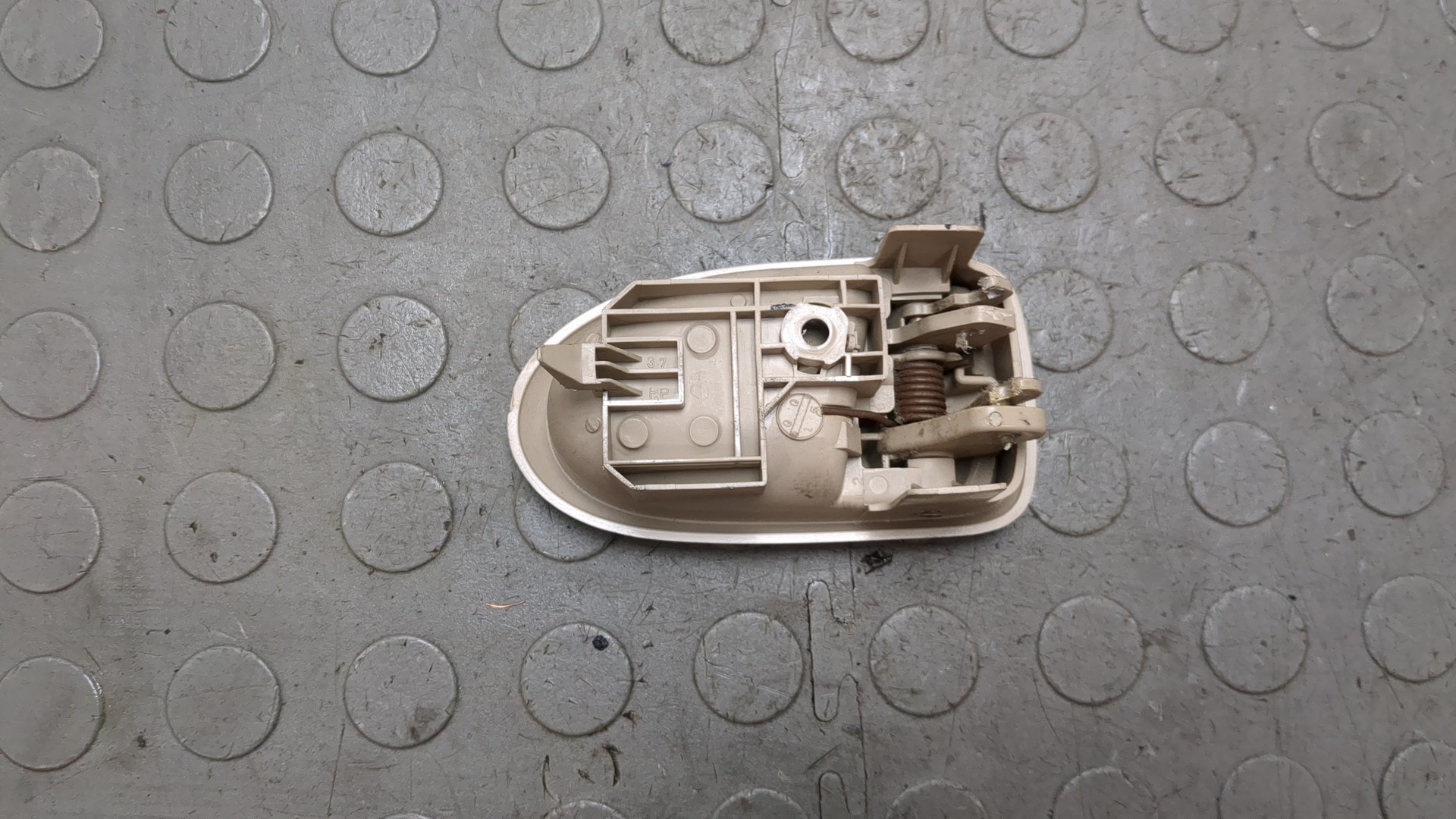 Ручка двери передней внутренняя левая