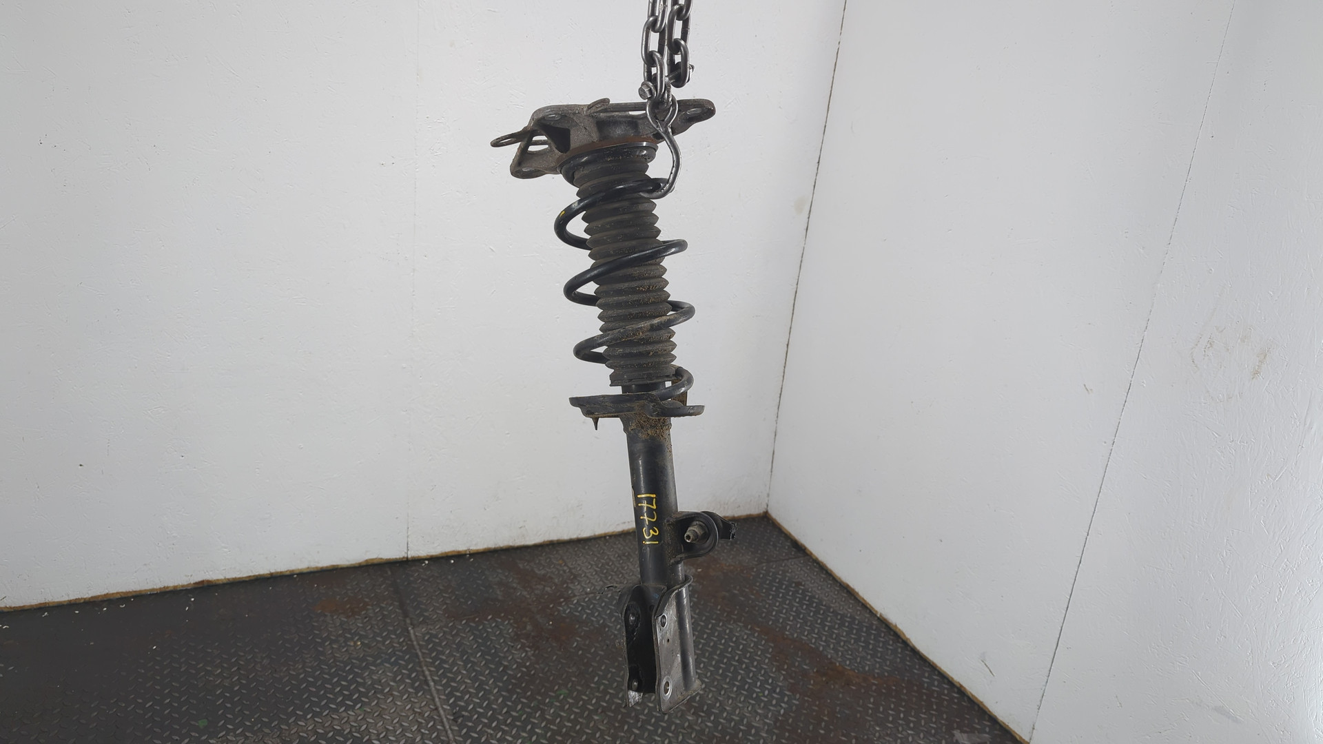 Амортизатор задний левый