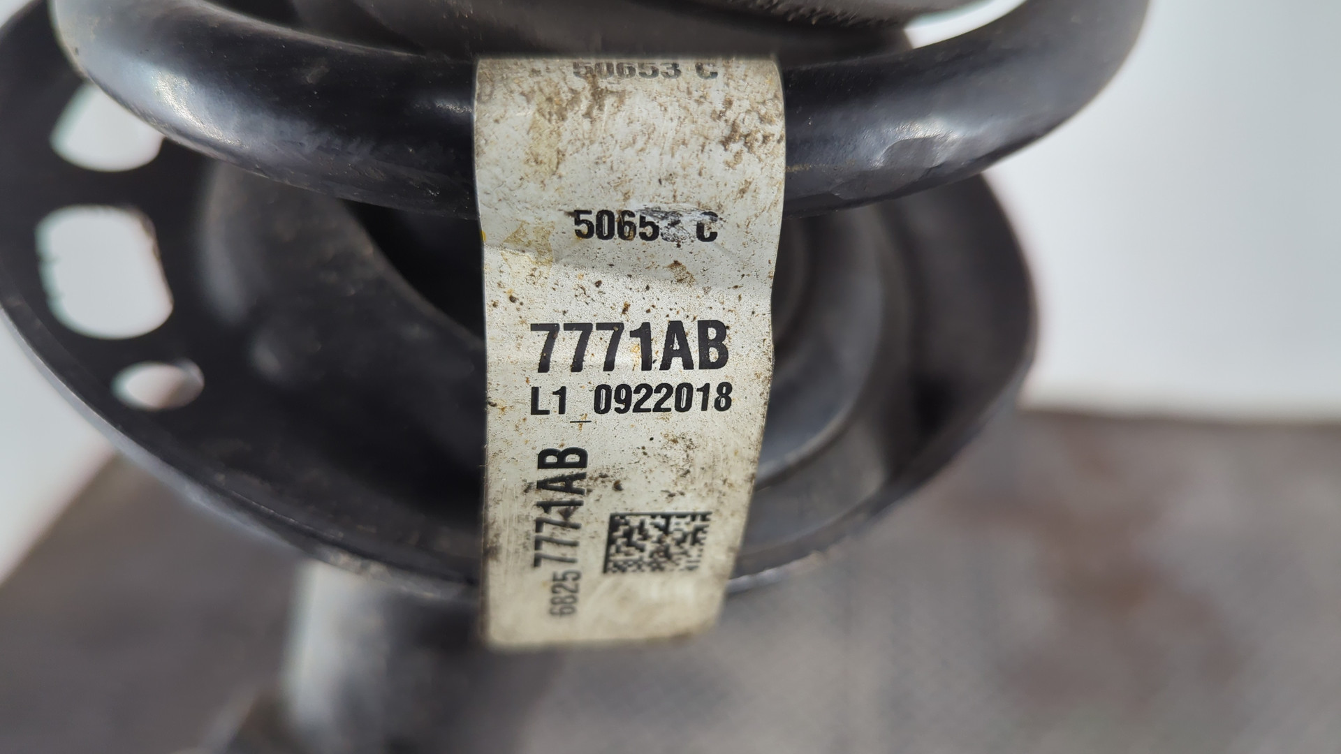 Амортизатор задний левый